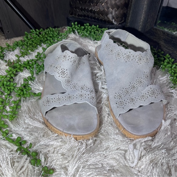 -💙2/$40💙Sesto Meucci Made in Italy Grey Suede Velcro Strap Sandals Size 9 - Picture 5 of 16